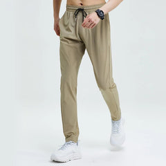 Sébastiaan | Ademende & sneldrogende sportbroek in de kleur Khaki voor heren in Lounge stijl geschikt voor alle seizoenen.