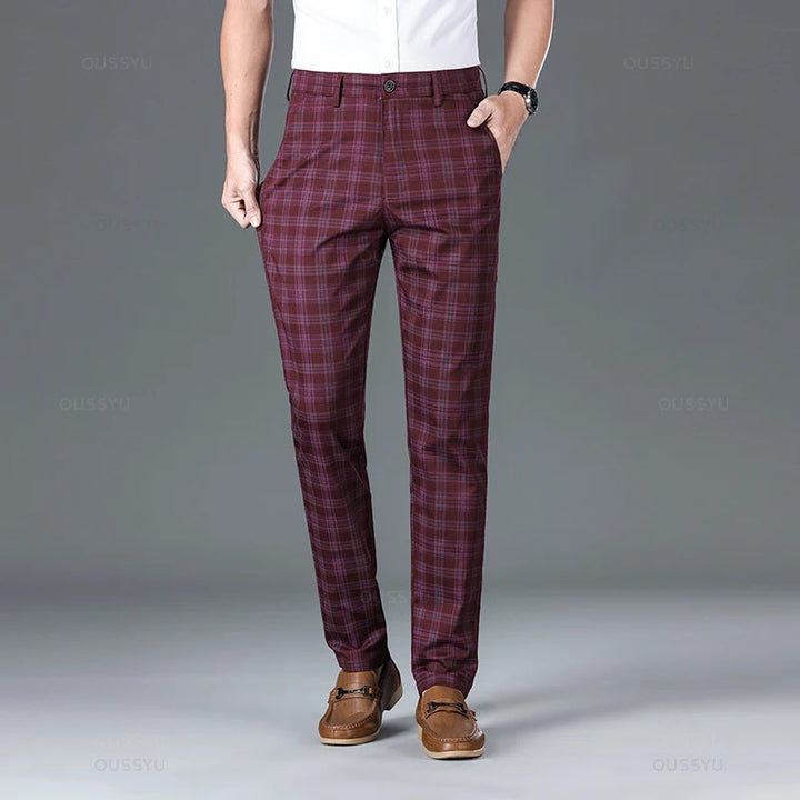 Thijs | Klassieke geruite herenpantalon in de kleur Rood voor heren in Heritage stijl geschikt voor alle seizoenen.