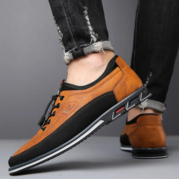 Thijs | Stijlvolle Oxford herenschoenen met veters in de kleur Bruin voor heren in Smart-casual stijl ideaal voor de lente.