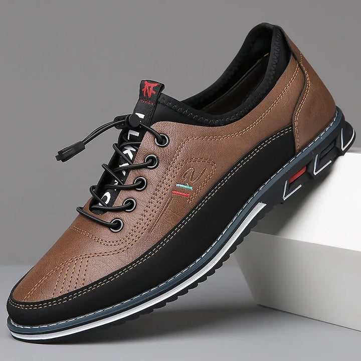 Thijs | Stijlvolle Oxford herenschoenen met veters in de kleur Donkerbruin voor heren in Smart-casual stijl ideaal voor de lente.