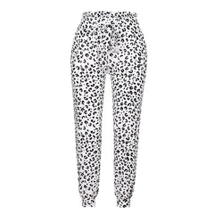 Xandra | Damesbroek met luipaardprint in de kleur Luipaard Wit voor dames in stijl ideaal voor de lente.