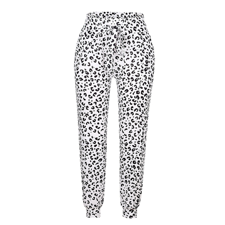 Xandra | Damesbroek met luipaardprint in de kleur Luipaard Wit voor dames in stijl ideaal voor de lente.
