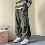 Yusuf | Baggy corduroy cargo broek voor heren in de kleur Groen voor heren in Outdoor stijl geschikt voor alle seizoenen.