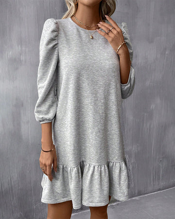 Eénkleurige jurk met pofmouwen in de kleur Grijs voor dames in stijl ideaal voor de herfst.