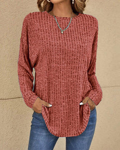 Eleonora | Top met ronde hals en lange mouwen in de kleur Rood voor dames in stijl ideaal voor de herfst.