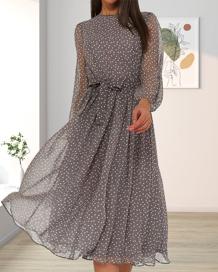 Isabelle | Elegante losse jurk met stippen in de kleur Koffie voor dames in stijl ideaal voor de herfst.