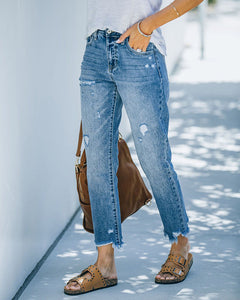 Korte rechte jeans met scheuren in de pijpen in de kleur Blauw voor dames in stijl ideaal voor de lente.